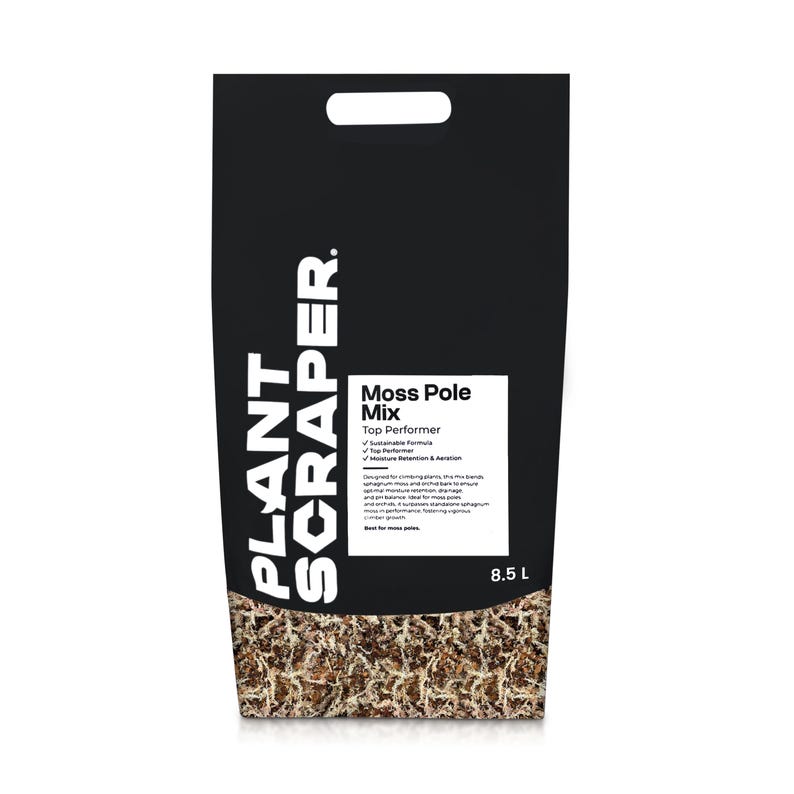 Peut inclure: Un sac noir de m&eacute;lange pour tuteur en mousse Plant Scraper, Top Performer. Le sac pr&eacute;sente du texte blanc et une poign&eacute;e d&eacute;coup&eacute;e. Le fond du sac est rempli de mousse brune. Le sac contient 8,5 L de mousse.