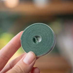 Wiederverwendbares 2-Meter-Klettband für Kletterpflanzen und ideal für Moosstangen / einstellbares und wiederverwendbares Klebeband / Gartenzubehör