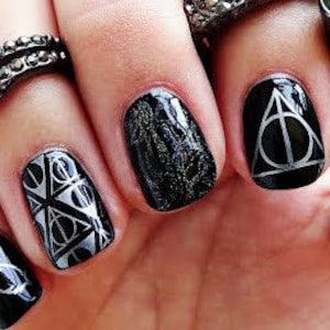Harry Potter nails 💅  Harry potter nails, Harry potter nails designs,  Harry potter nail art
