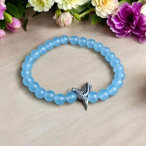 Light Blue Beaded Bracelet with Hummingbird Charm, Minimalist Nature-Inspired Jewelry, Dainty Hummingbird Bracelet, Gift for Bird Lovers