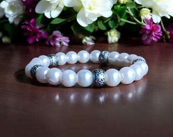 Elegant Pink Pearl Bracelet with Silver Accents