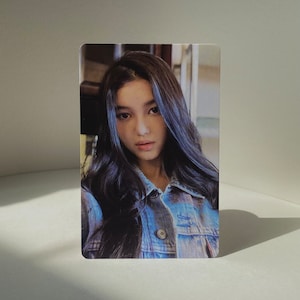 Official NEWJEANS Danielle & Hyein Photocards:  Bluebook and OMG