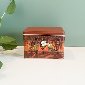 Brown Wood Stylized Tin with Strawberries and White Flowers, Vintage JL Clark Strawberry Tin with Lid, Retro Storage, Small Kitchen Storage