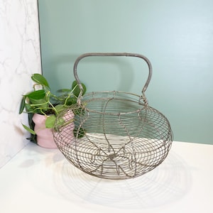 Rustic Large 12.5&quot; Egg Wire Basket, French Wire Egg Basket, Vintage Farmhouse Kitchen Tool, Round Handled Basket, English Cottage Kitchen