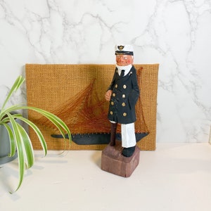 Vintage 10&quot; Old Salt Sea Captain Figurine with Peg Leg, Hand Carved Wood Sailor Captain, Nautical Decor, Beach Vibes, Coastal Decor Style