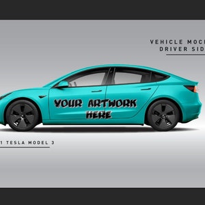 以下が含まれることがあります： 側面に「YOUR ARTWORK HERE」のテキストが書かれた、ターコイズブルーの2021年型テスラモデル3の運転席側車両モックアップです。