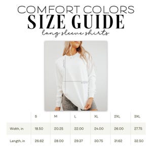 Pode incluir: Camiseta branca de manga comprida com uma tabela de tamanhos. A tabela mostra as medidas de largura e comprimento em cent&iacute;metros para os tamanhos S a 3XL. O texto "COMFORT COLORS SIZE GUIDE long sleeve shirts" est&aacute; no topo.