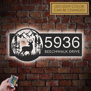 Cartello con indirizzo in metallo personalizzato con scena di foresta di cervi e fauna selvatica con luci a LED, numero civico, targa con indirizzo appeso
