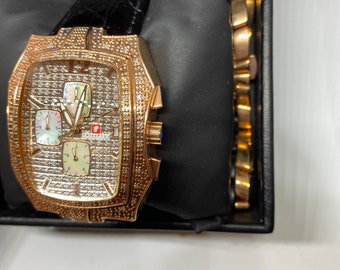 Rayalty watch Sold at Auction: CASED DIAMOND RAYALTY WRIST WATCH CHRONOGRAPH main image 4