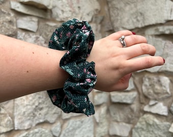Handmade Vintage Floral Scrunchie – Cottagecore Hair Accessory