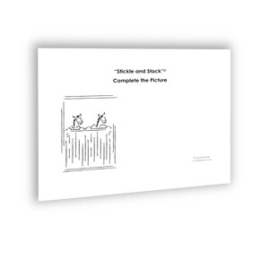 以下が含まれることがあります： 「Stickle and Stack」というタイトルの白黒漫画プリントで、「Complete the Picture」というテキストが入っています。この画像には、フェンス越しに覗いている2頭の様式化された馬が描かれています。アートワークは白い背景にあります。