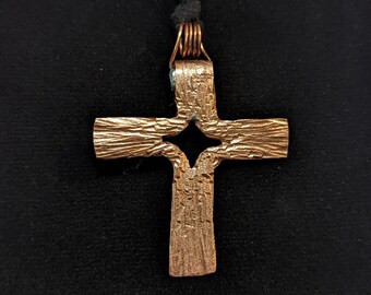 Pingente Crucifixo de Cobre - Texturizado Madeira
