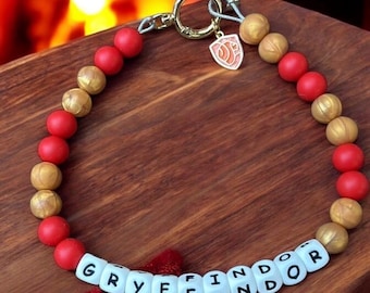 Gepersonaliseerde halsband - Geïnspireerd door tovenaarsschool - HP House Halsband - Wizard World Gift - Vriendschapsarmband voor honden - Ketting