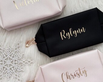 Gepersonaliseerde make-uptas Make-uptasje voor bruidsmeisjescadeaus Aangepast veganistisch leren etui make-uptasje bruidsmeisje met naam voor dames