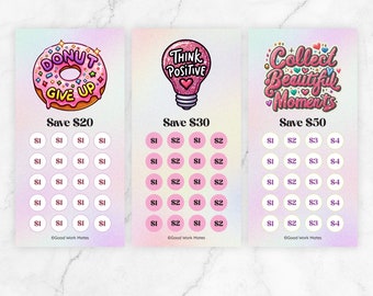 Könnte beinhalten: Ein Satz von drei druckbaren Spar-Challenge-Karten mit einem Kawaii-Thema. Jede Karte zeigt eine andere Illustration und ein Sparziel: 20 €, 30 € und 50 €. Die Karten sollen Menschen helfen, Geld zu sparen, indem sie ihren Fortschritt verfolgen.