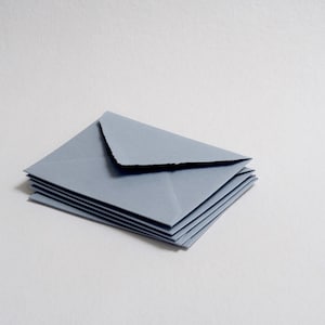 4.5" x 6.4" (C6) Dusty Blue Büttenrand Umschläge // Einladungs Umschläge, Baumwoll Umschläge, Fine Art Hochzeit, Hochzeitsumschläge