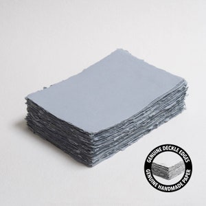 5,8" x 8,3" (A5) 300 g/m², carta con bordo deckle blu polveroso // carta di cotone, carta per inviti, matrimonio d'arte, carta per calligrafia
