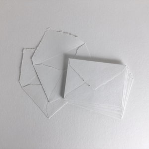 13 x 18 cm weiße Umschläge mit Büttenrand // Einladung Umschläge, Baumwoll Umschläge, Fine Art Hochzeit, Hochzeitsumschläge, Antwortkartenumschläge