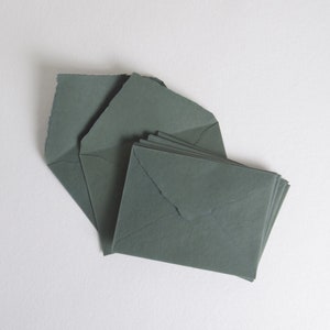 5.25" x 7.25", Sobres de borde de cubierta verde oscuro // Sobres de invitación, Sobres de algodón, Boda de bellas artes, Sobres de boda