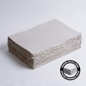 8,3" x 11,7" (A4) 300 g/m², carta con bordo deckle grigio chiaro// carta di cotone, carta per inviti, matrimonio d'arte, carta per calligrafia
