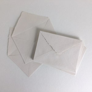 6.4" x 9" (C5)、ブラッシュデッケルエッジ封筒 // 招待状封筒、コットン封筒、ファインアートウェディング、ウェディング封筒、C5封筒