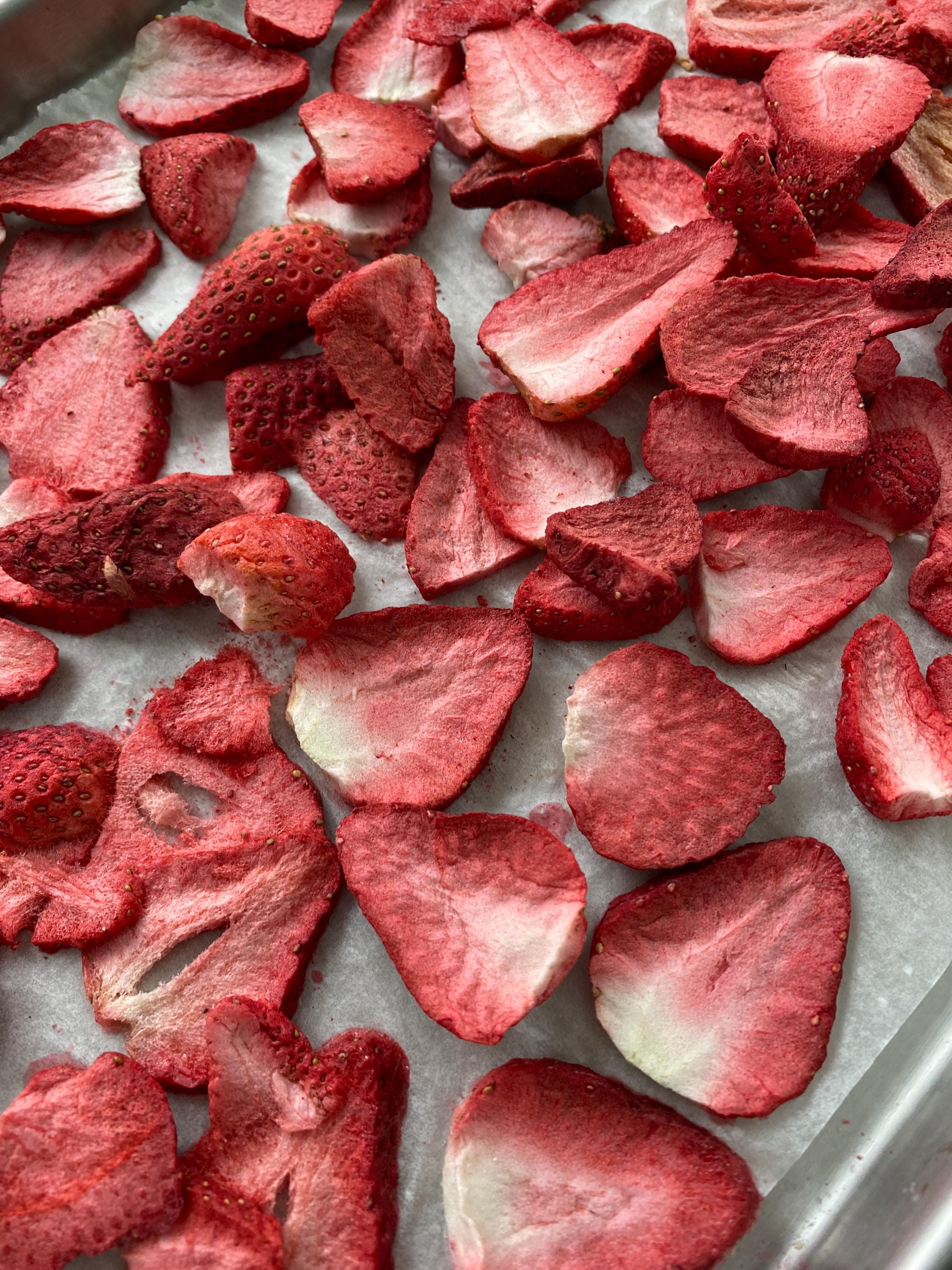 Freeze Dried Strawberry Slices | Natural Crunchy Fruit Snack for Yogurt ...