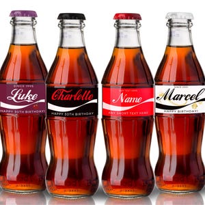 Etichetta adesiva personalizzata ispirata con nome personalizzato per bottiglia di lattina di Cola per bomboniere di buon compleanno, regalo di Natale divertente per lui/lei.