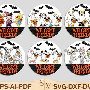 Puede incluir: Seis diseños circulares con temática de Halloween con personajes de Disney disfrazados. Cada diseño incluye el texto "WELCOME FRIENDS" en naranja sobre un fondo negro, con murciélagos y personajes como Mickey, Minnie y Donald Duck. Para uso digital.