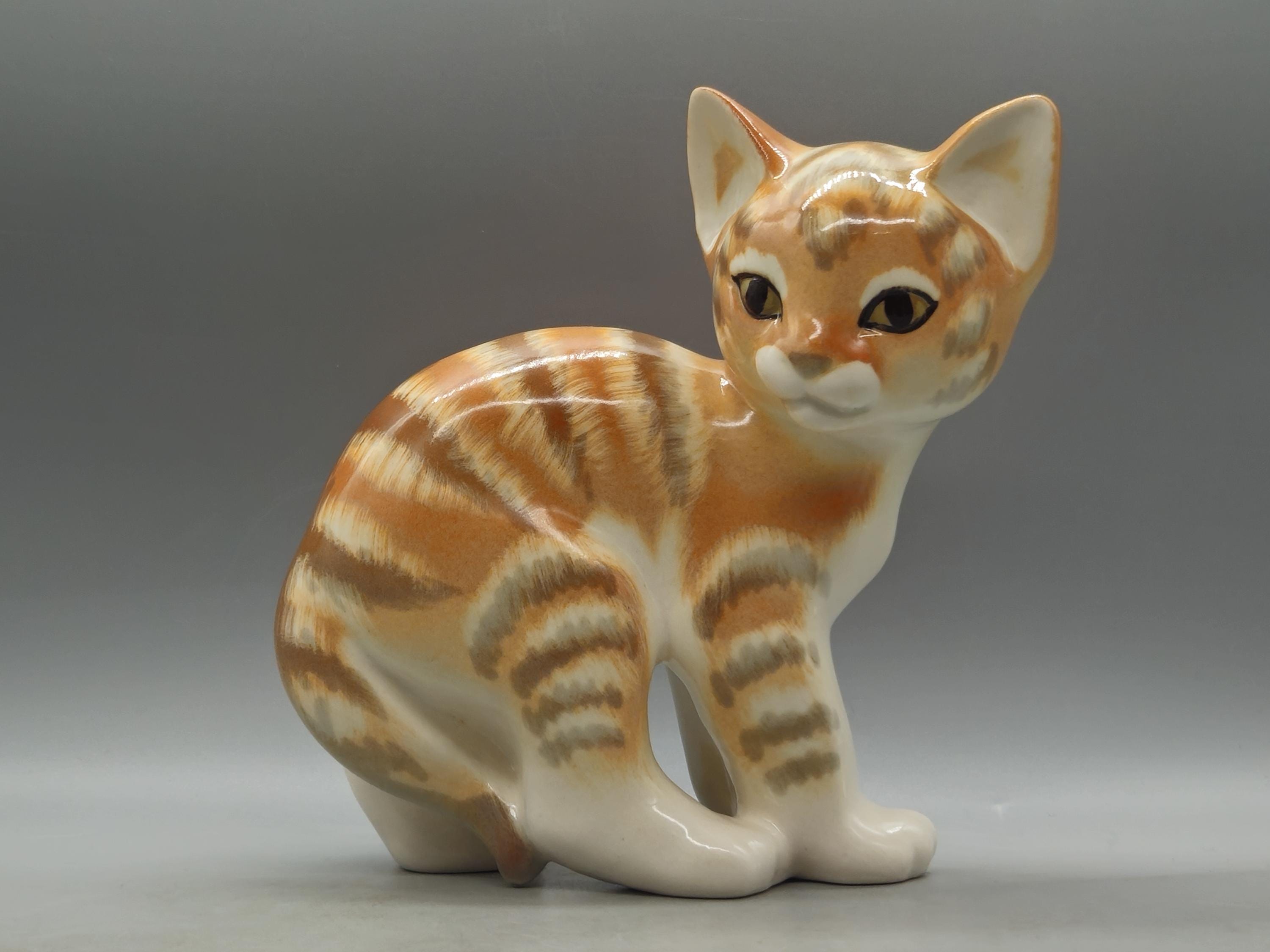 ヴィンテージ Lomonosov ロモノーソフ USSR 猫　置物 Vintage USSR Lomonosov Porcelain Cheetah Cub Figurine - Etsy