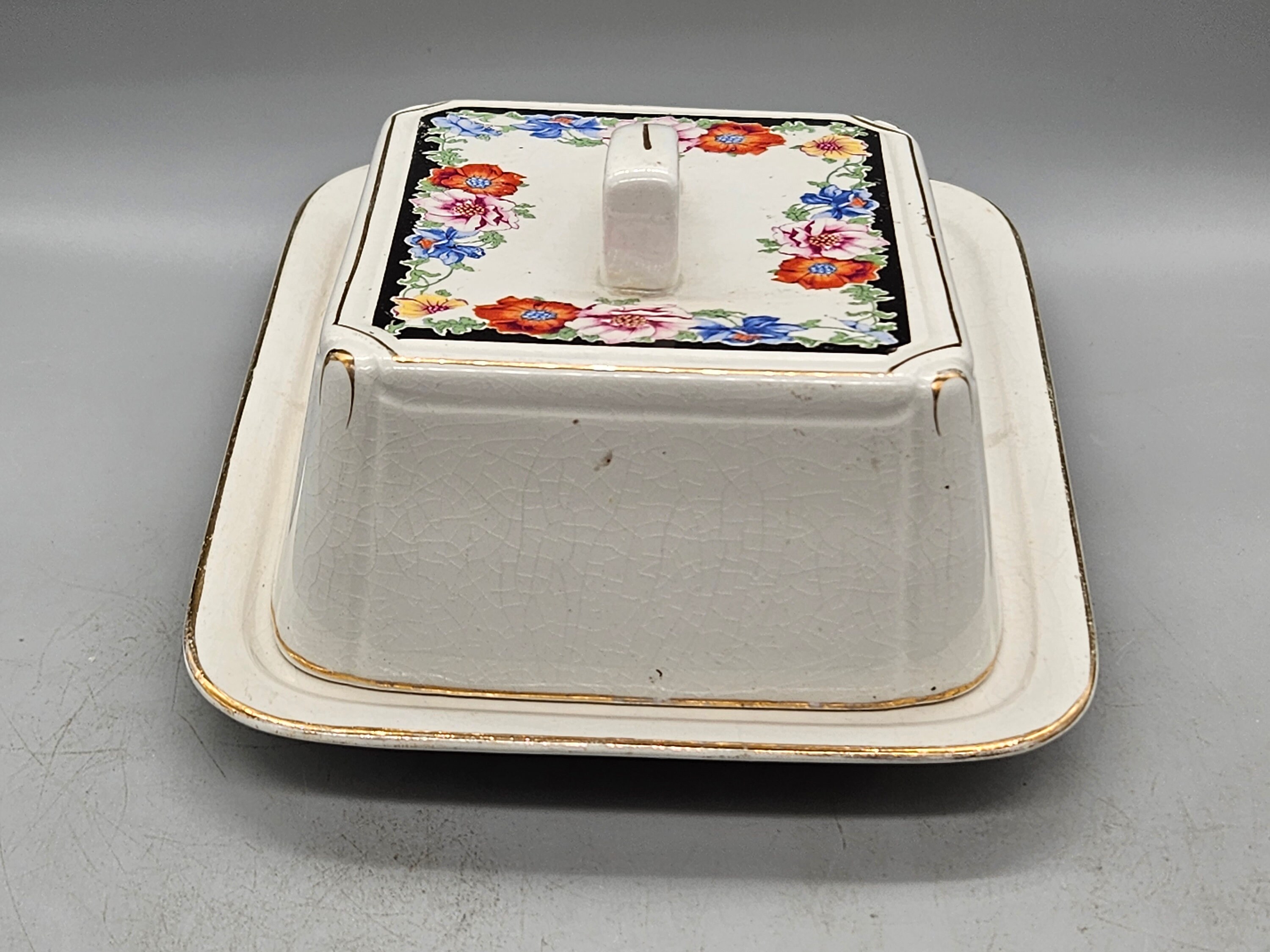 1930 年代のイギリス製バター皿 / トレイ、蓋付き、花と金の装飾付き