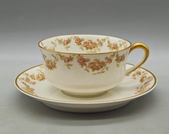 Servizio da tè antico in porcellana Haviland Limoges, Francia, composto da tazza e piattino.