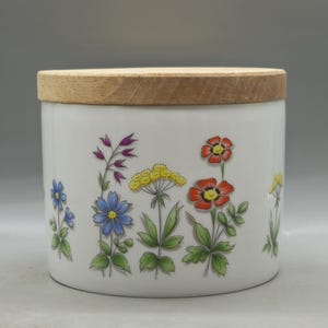 Caja de porcelana bávara de Heinrich Winterling Marktleuthen, década de 1950, con decoraciones florales / Porcelana alemana vintage