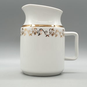 1920-talet Thun Klášterec Tjeckoslovakien "Vera" Porslinsgräddkanna med gulddekorationer | TK 1794 | Vintage tjeckisk keramik