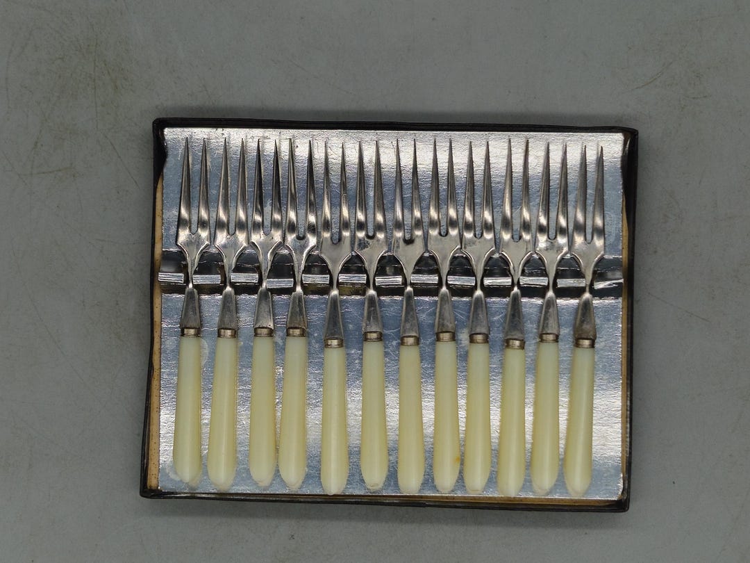 フォーク&ナイフ♡ヴィンテージ♡クリーム色 フォーク&ナイフ♡ヴィンテージ♡クリーム色