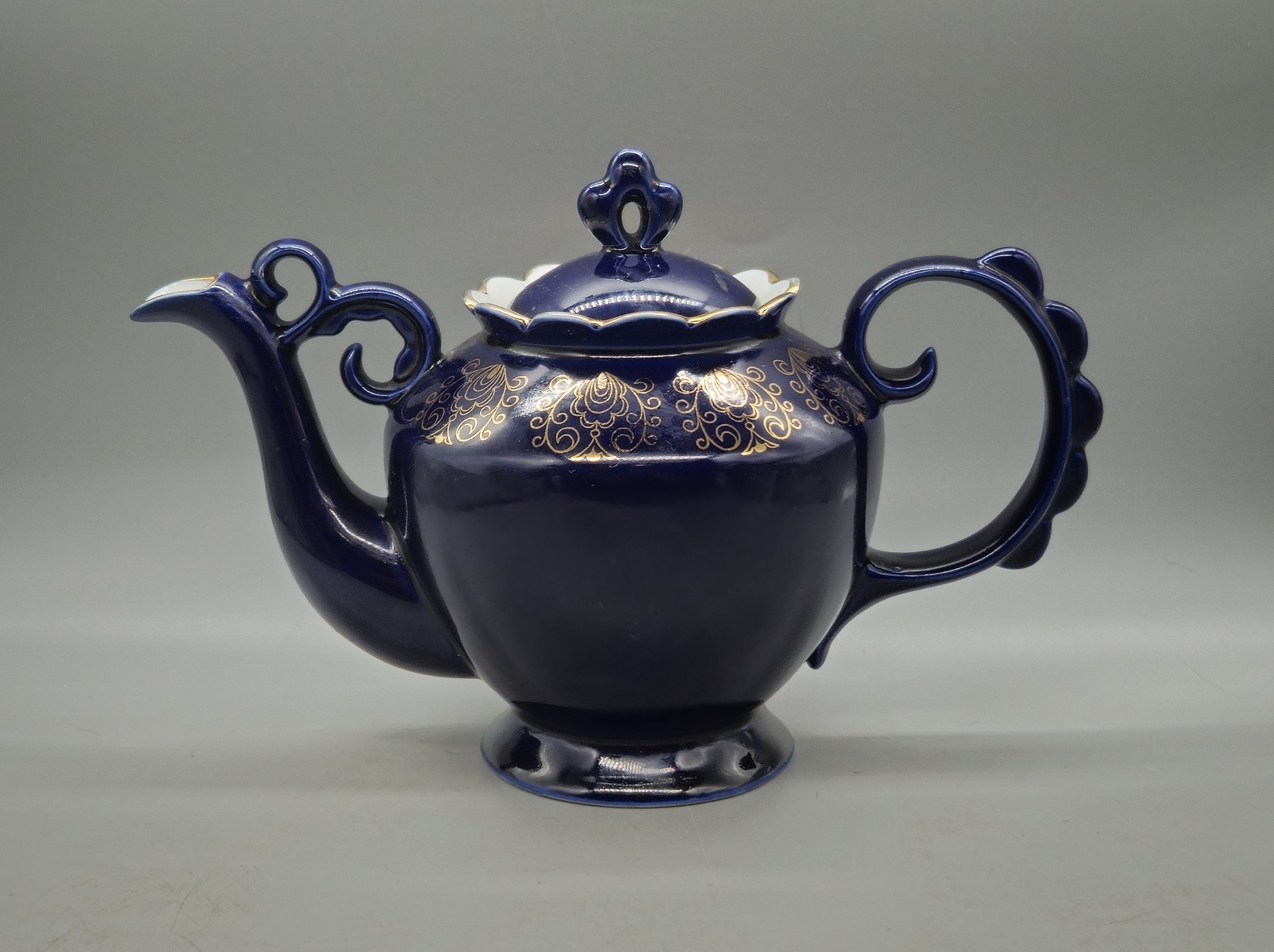 1980s Vozrozhdenie Bronnitsy Porcelain Cobalt Blue Teapot