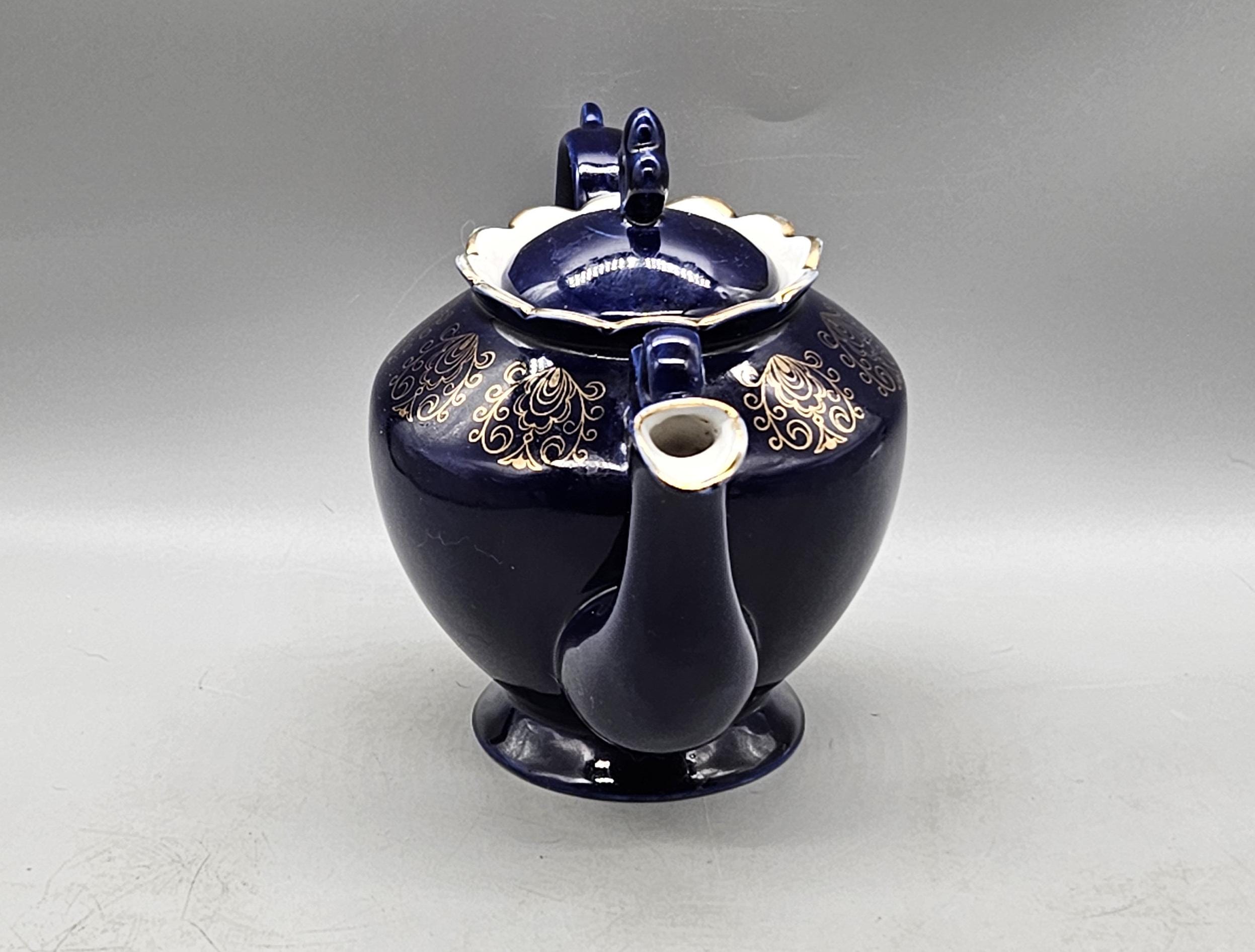 1980s Vozrozhdenie Bronnitsy Porcelain Cobalt Blue Teapot