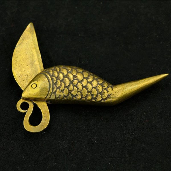 72g Couteau en forme de poisson en cuivre pur / mini couteau à poisson en laiton prêt à l'emploi petit couteau en cuivre pendentif couteau pliant porte-clés Y003