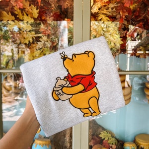 Embroidered Pooh Bear Sweatshirt – Soft Fleece Appliqué
