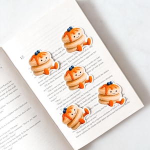Naklejka z naleśnikiem | Urocza naklejka do dziennika | Naklejka na czytnik e-booków | Naklejka z rogalikiem | Naklejka z piekarnią | Stos naleśników | Naklejka do dziennika