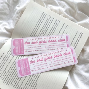 Der Buchklub der traurigen Mädchen | Feministische Lesezeichen | Lesezeichen-Eintrittskarten-Gutschein| Niedliches Lesezeichen Geschenk für Buchliebhaber | Buchklub | Buch Token