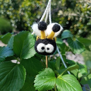 Sumsum little bee made of felt