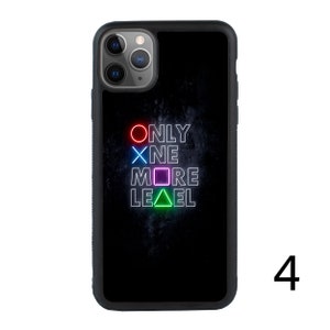 Puede incluir: Carcasa de tel&eacute;fono negra con un dise&ntilde;o de ne&oacute;n que dice "ONLY ONE MORE LEVEL" con un c&iacute;rculo rojo, una X azul, un cuadrado morado y un tri&aacute;ngulo verde.