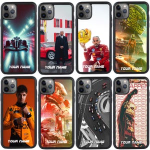 Puede incluir: Conjunto de 10 fundas para teléfono con diferentes diseños. Las fundas son negras con un borde blanco y el texto "YOUR NAME" en la parte inferior. Los diseños incluyen un coche de carreras, un piloto de Fórmula 1, una pista de carreras y un piloto de carreras.