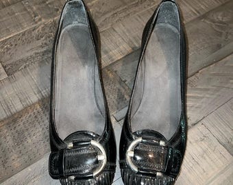 Espadrille Stuart Weitzman com salto anabela em verniz preto, tamanho 8