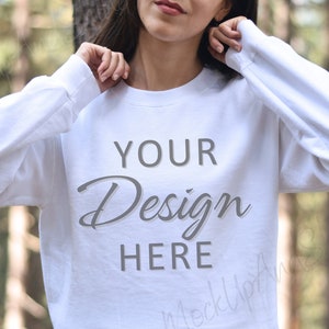 Gildan 18000 Mockup, White Sweatshirt 18000 Mockup, Gildan Model Mockup, White Gildan Crewneck Mocks, Fall Mockups Sweatshirt, Shirt Autumn