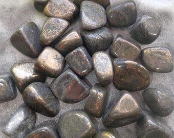 Pyrit Trommelstein eckig 1,5–2,00 cm - Echter Heilstein für Schutz, Erfolg & Fülle, Glücksstein