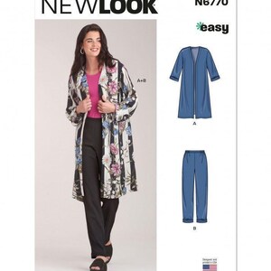 Pode incluir: Molde de costura New Look N6770 para um conjunto fácil de fazer. O envelope apresenta um casaco longo aberto com um padrão de riscas verticais pretas e brancas e estampado floral, usado sobre um top cor-de-rosa e calças pretas.