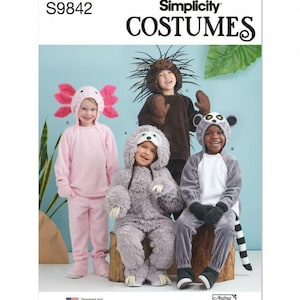 Può includere: Cartamodello Simplicity Costumes S9842 con quattro costumi da animale: un axolotl rosa, un porcospino marrone, un bradipo grigio e un lemure grigio e bianco con una lunga coda a righe. Ogni costume include una parte superiore con cappuccio.