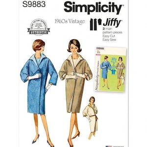 Könnte beinhalten: Simplicity S9883 1960s Vintage Jiffy Schnittmusterumschlag mit Illustrationen von drei Mänteln in Blau, Beige und Weiß. Das Cover enthält den Text: S9883, Simplicity, 1960s Vintage, Jiffy, 3 main pattern pieces, Easy Cut, Easy Sew, Authentic.
