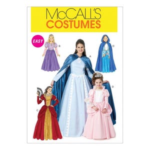 Op de afbeelding: McCall's Costumes naaipatroon-envelop met illustraties van diverse jurken en capes in fantasie-stijl. De ontwerpen omvatten een paarse jurk, een rood met gouden japon, een lichtblauwe japon met een donkerblauwe cape en een roze jurk met een blauwe cape.